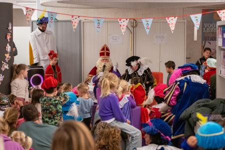 2025-11-23 Sint leest voor-34